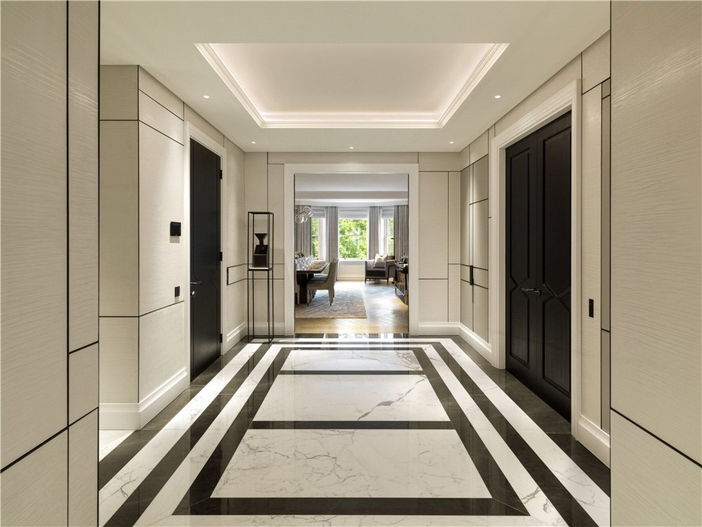Источник вдохновения для домашнего уюта: коридор в современном стиле с мраморным полом и белым полом
