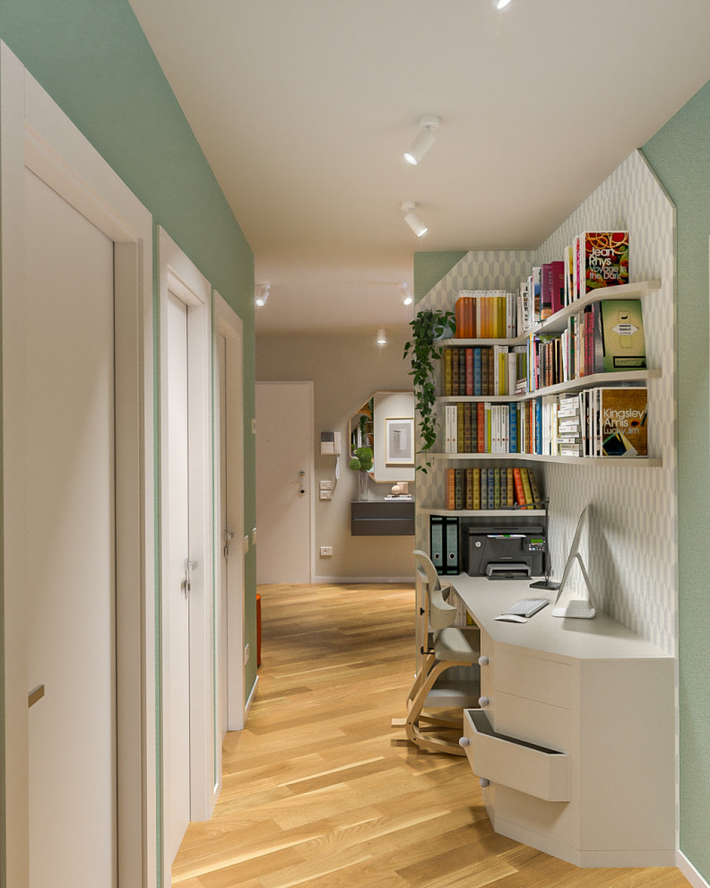 Inspiration pour un couloir design de taille moyenne avec un mur vert, parquet clair, un plafond décaissé et du papier peint.