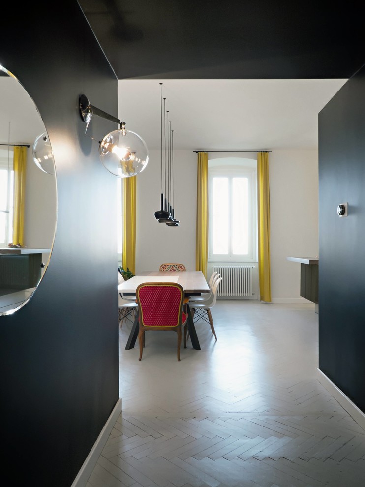 На фото: коридор среднего размера в современном стиле с серыми стенами и деревянным полом