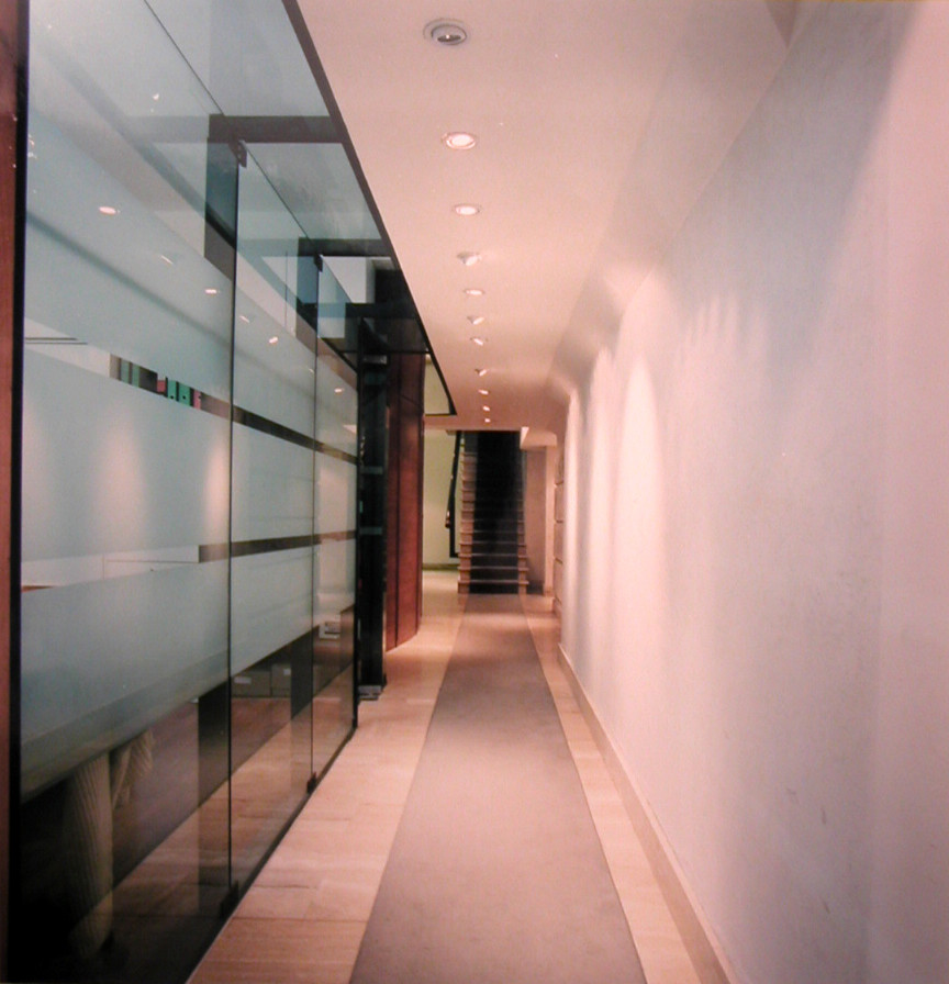 Example of a minimalist hallway design in Milan