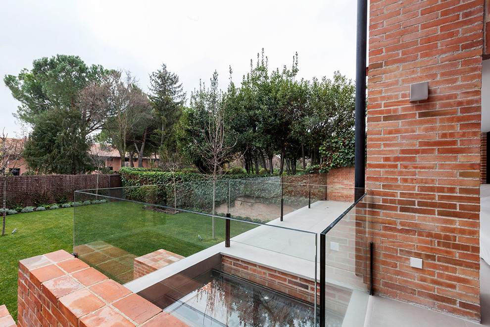 Design ideas for a modern garden in Madrid.