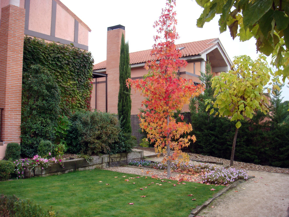 Mittelgroßer Landhausstil Garten hinter dem Haus in Madrid