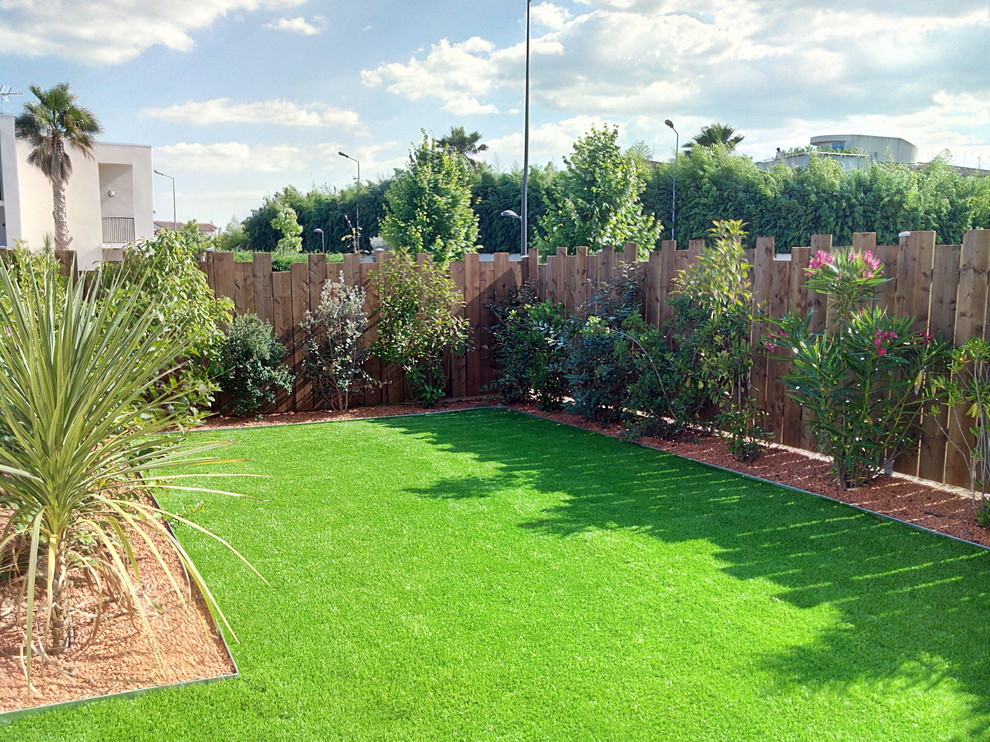This is an example of a medium sized mediterranean back full sun garden in Montpellier.