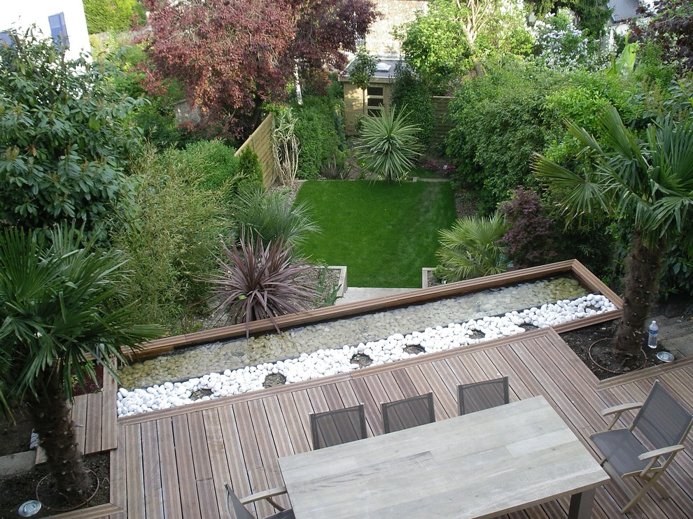Inspiration for a contemporary garden in Paris.