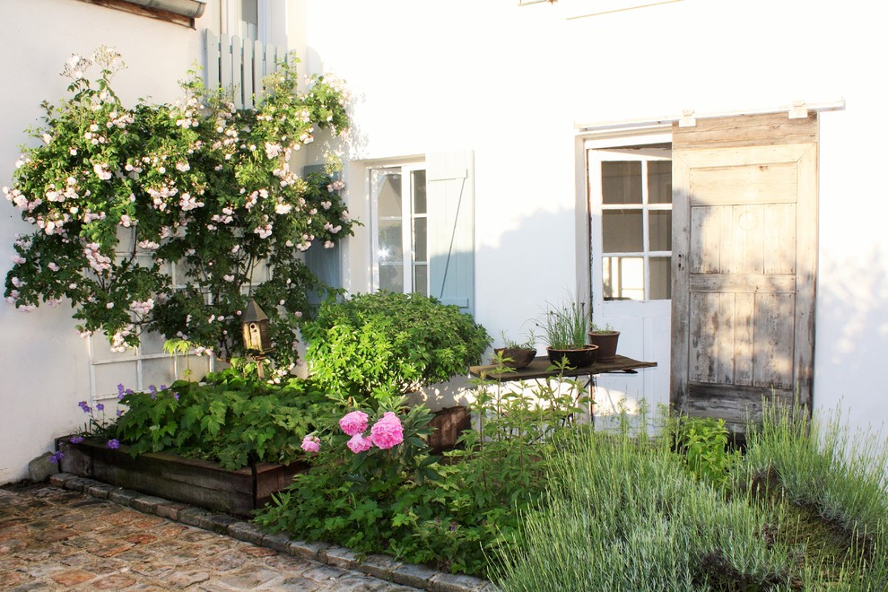 Design ideas for a farmhouse garden in Rennes.