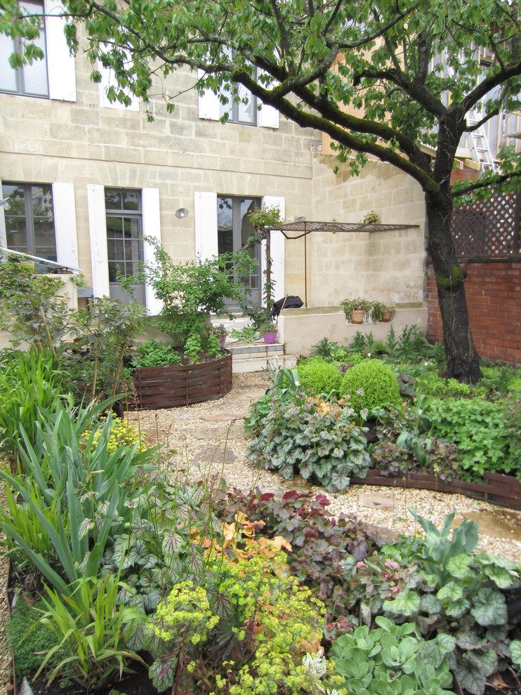Jardin de grand mère // Jardin de curé Farmhouse Landscape