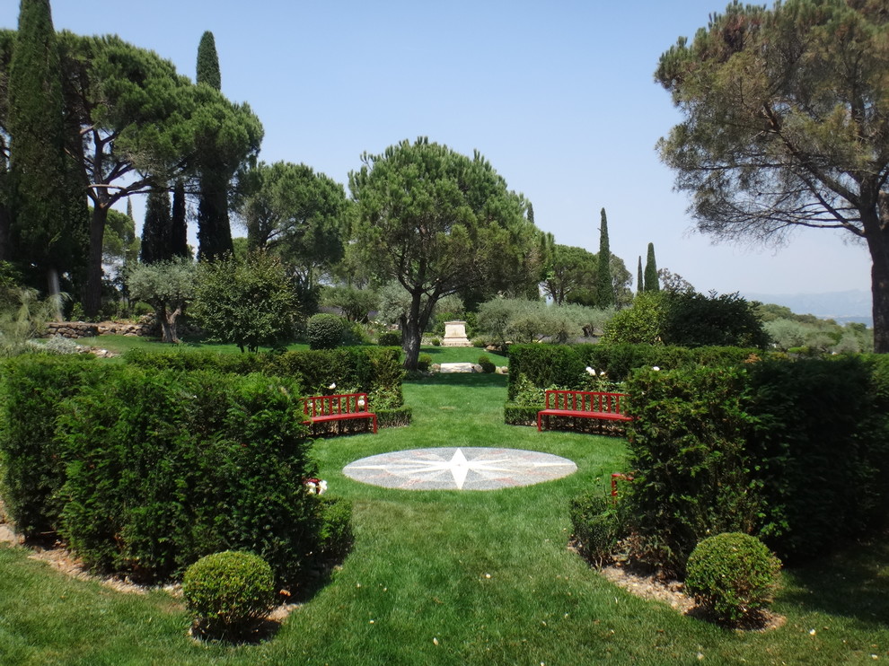 Cette image montre un jardin méditerranéen.