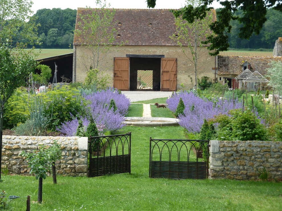 パリにあるコンテンポラリースタイルのおしゃれな庭の写真