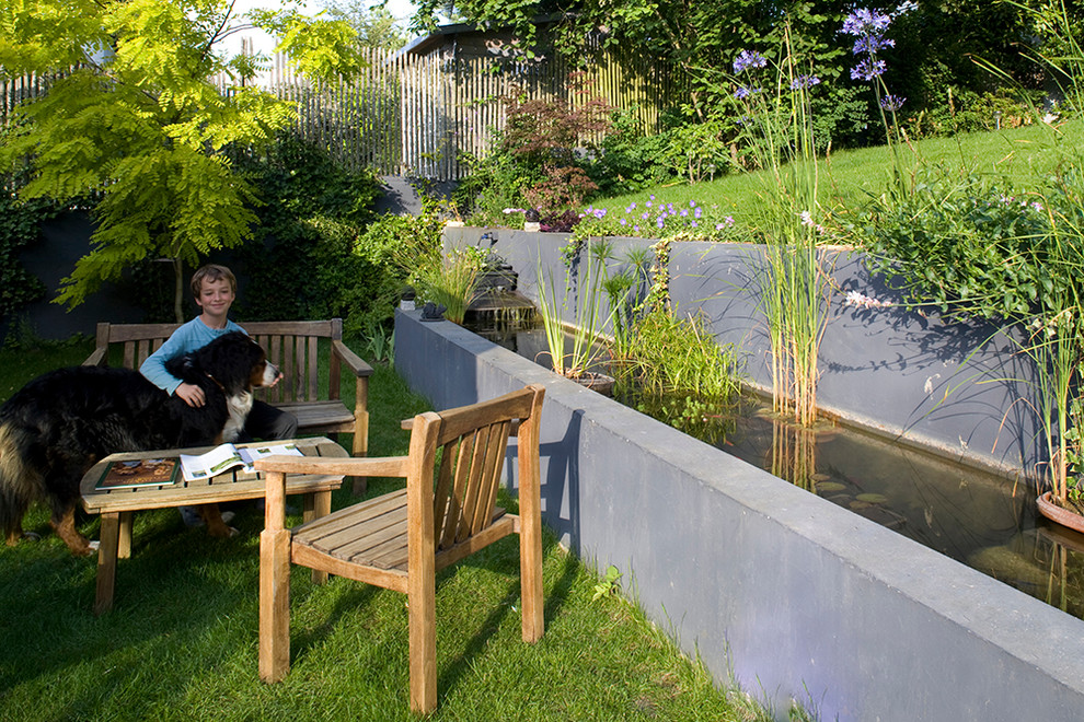 This is an example of a contemporary garden in Paris.