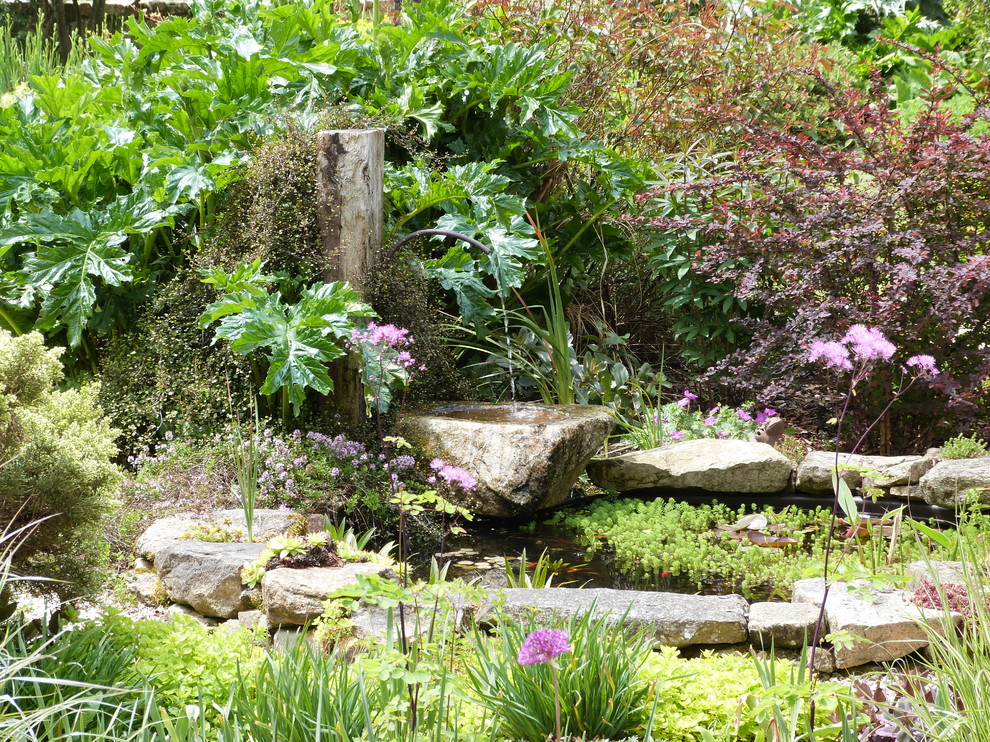 На фото: участок и сад в классическом стиле