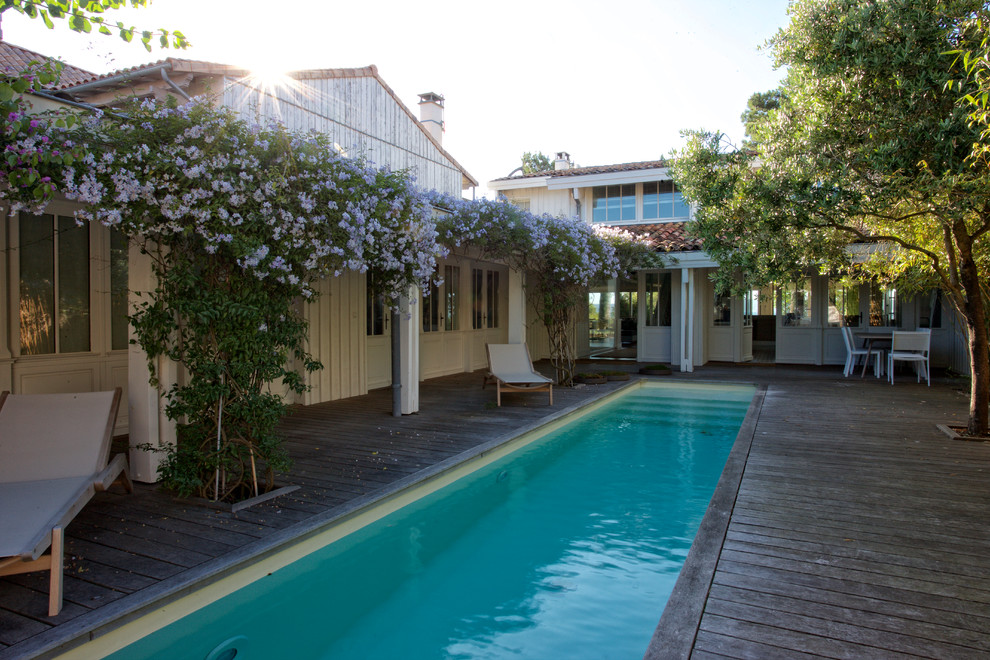 Foto di un giardino stile marinaro esposto in pieno sole di medie dimensioni in estate