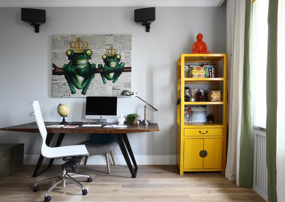 Inspiration for a bohemian home office in Moscow.