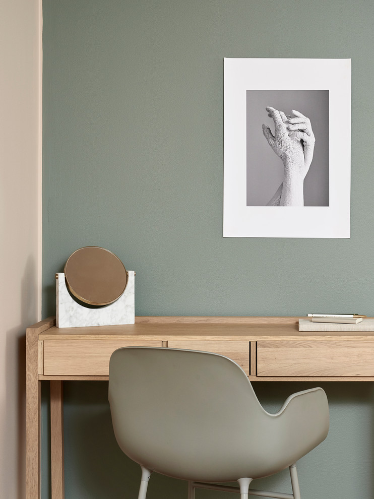 Home office - scandinavian home office idea in Saint Petersburg
