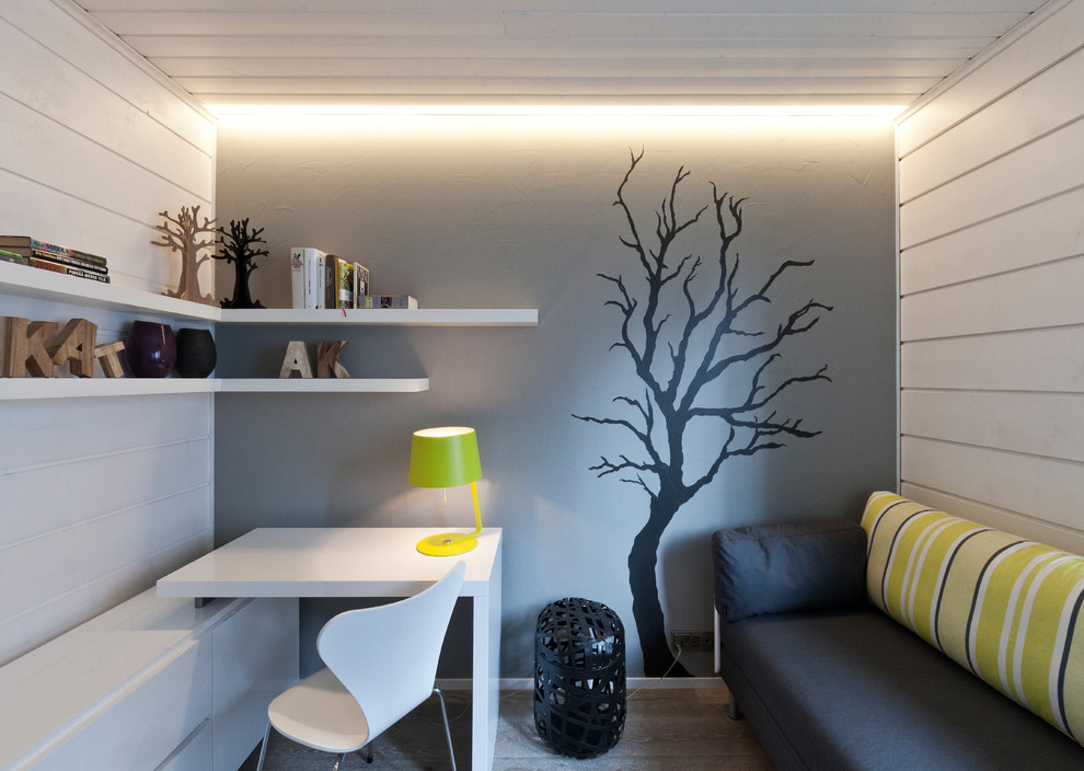Idées déco pour un bureau contemporain avec un mur gris et un bureau intégré.