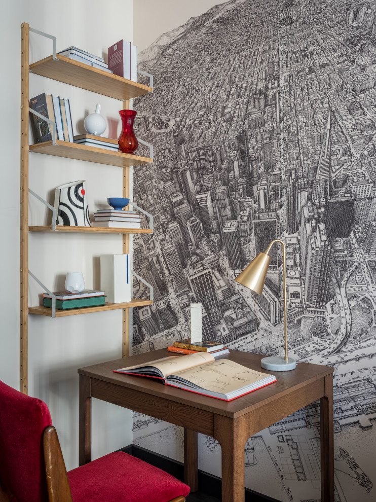 Inspiration för små moderna hemmabibliotek, med laminatgolv, ett fristående skrivbord, svart golv och grå väggar