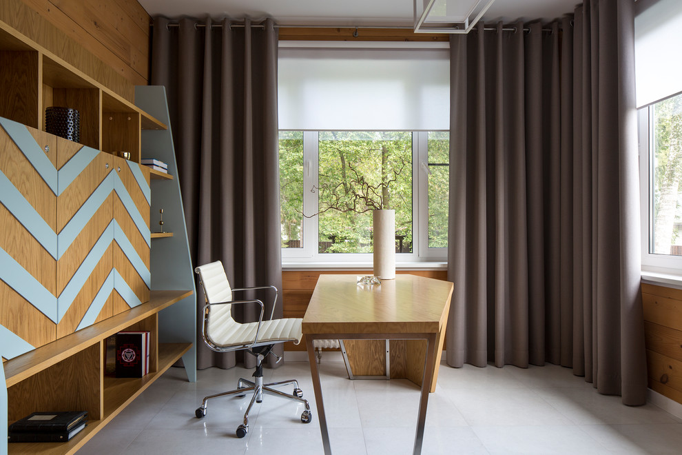 Modelo de despacho moderno con suelo de baldosas de porcelana y escritorio independiente