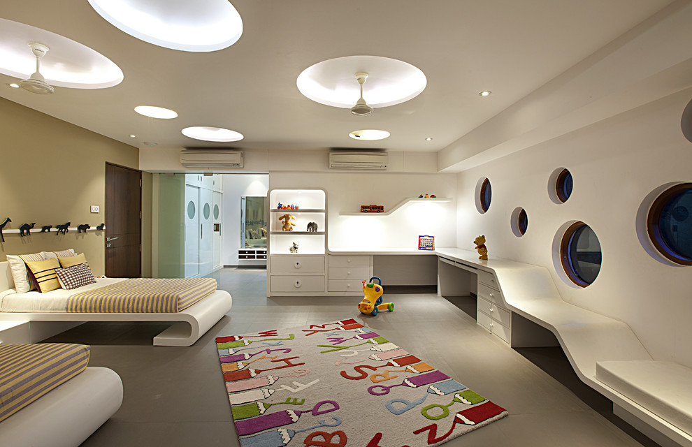 На фото: детская в современном стиле с спальным местом, белыми стенами и серым полом для ребенка от 1 до 3 лет, мальчика
