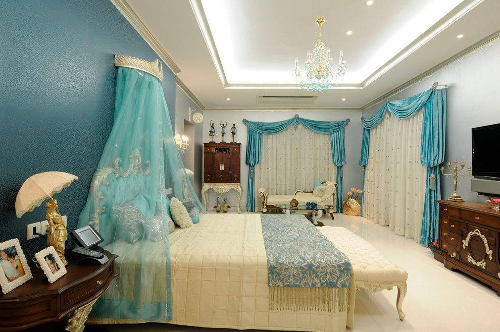 Exemple d'une chambre d'enfant chic avec un mur bleu et un sol blanc.