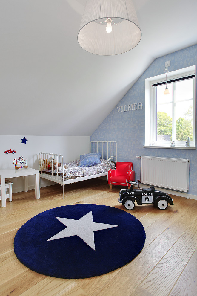Cette image montre une chambre d'enfant nordique.