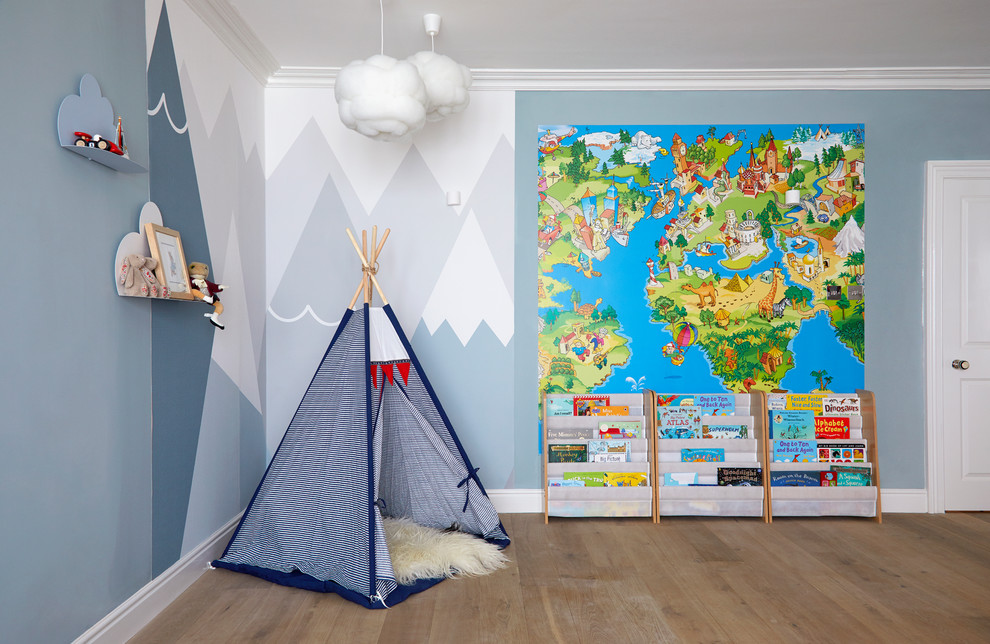 На фото: большая детская с игровой в современном стиле с синими стенами и светлым паркетным полом для ребенка от 4 до 10 лет с