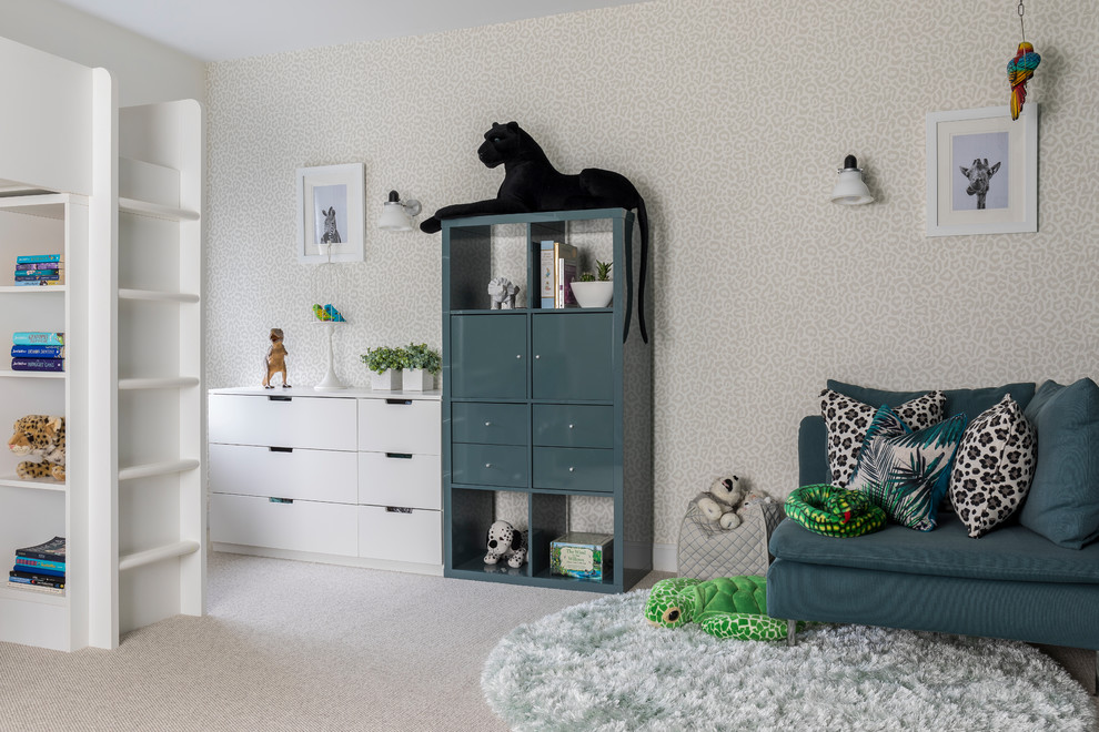Idee per una cameretta per bambini chic di medie dimensioni con pareti multicolore, moquette e pavimento grigio