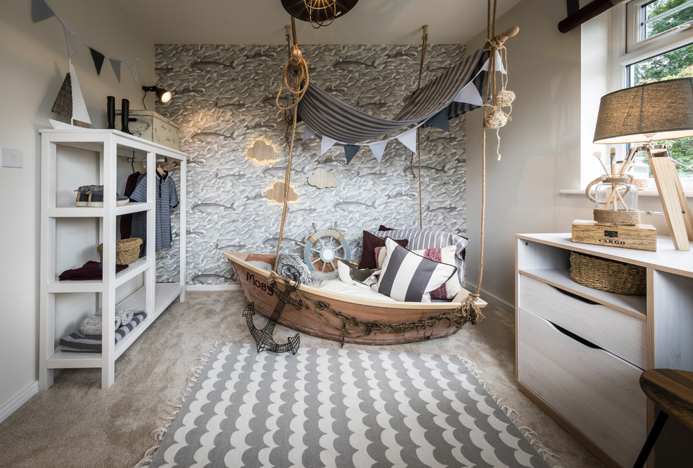 Стильный дизайн: детская в морском стиле с спальным местом, белыми стенами, ковровым покрытием и бежевым полом - последний тренд