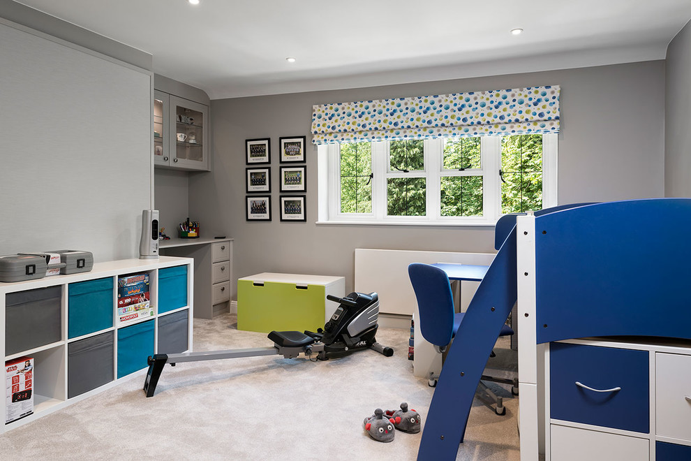 Ejemplo de dormitorio infantil de 4 a 10 años campestre de tamaño medio con paredes grises, moqueta y suelo beige