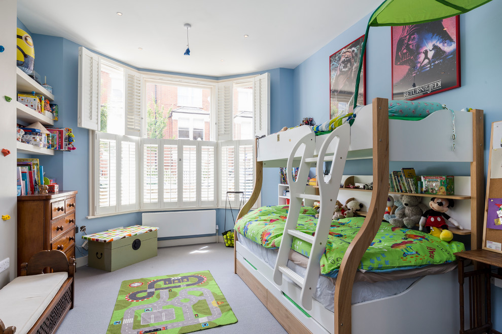 Idée de décoration pour une chambre d'enfant de 4 à 10 ans design avec un lit superposé.