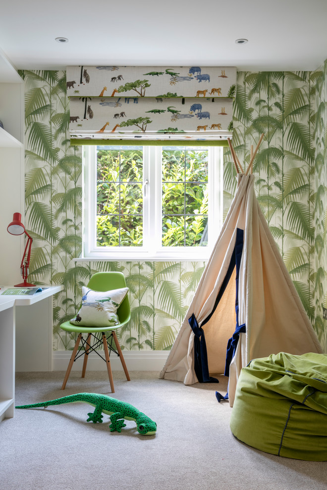 На фото: нейтральная детская с игровой в современном стиле с зелеными стенами, ковровым покрытием и белым полом с