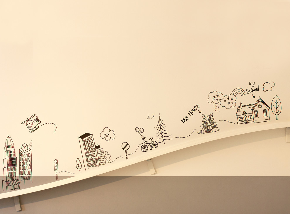 На фото: маленькая детская с игровой в стиле лофт с белыми стенами для на участке и в саду, ребенка от 1 до 3 лет, мальчика с
