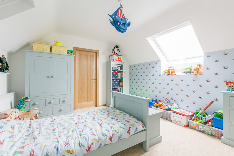 Modelo de dormitorio infantil de 4 a 10 años campestre de tamaño medio con paredes azules