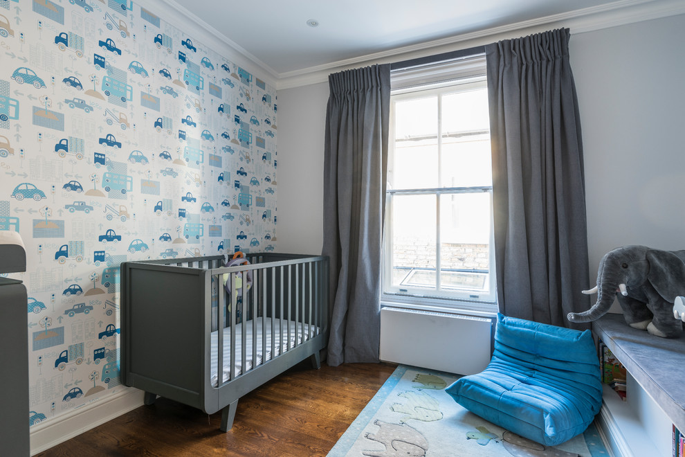 Идея дизайна: нейтральная комната для малыша среднего размера в современном стиле с синими стенами, темным паркетным полом и коричневым полом