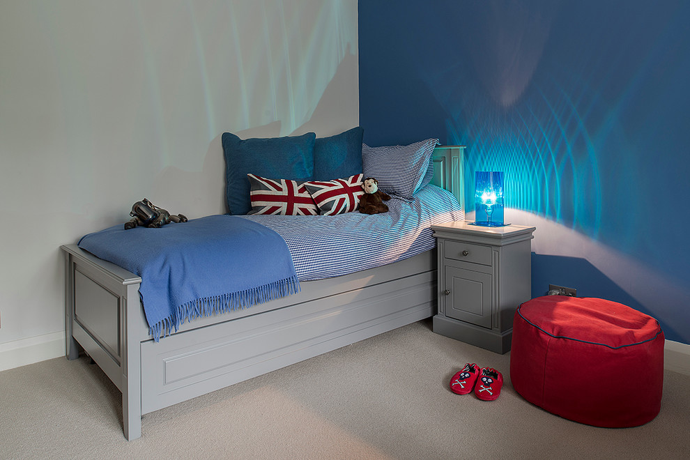 Inspiration for a contemporary kids' room remodel in Hampshire