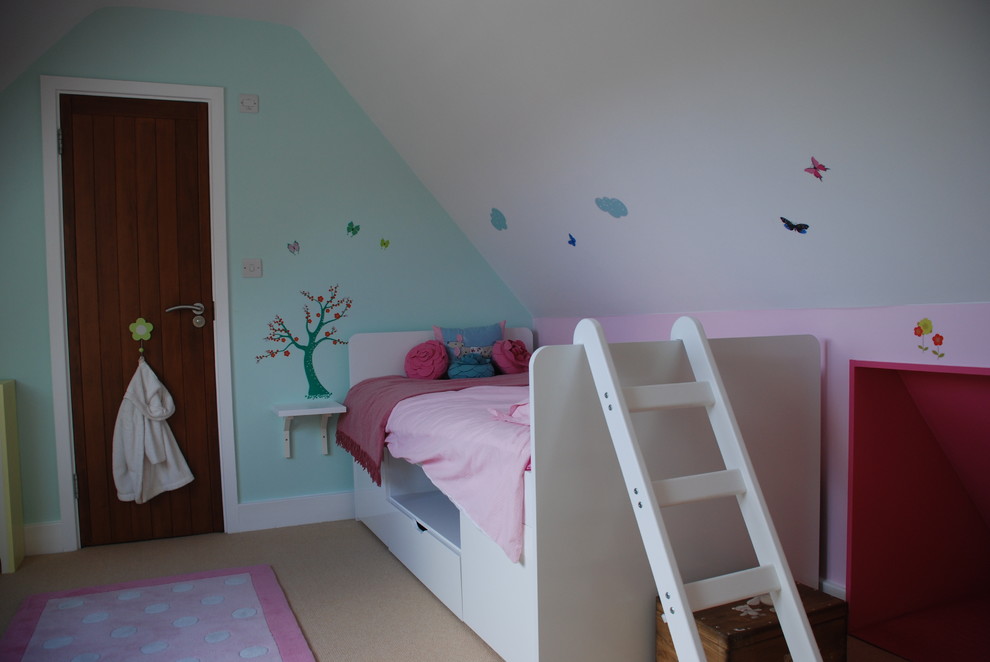 This is an example of a contemporary kids' bedroom in Hertfordshire.