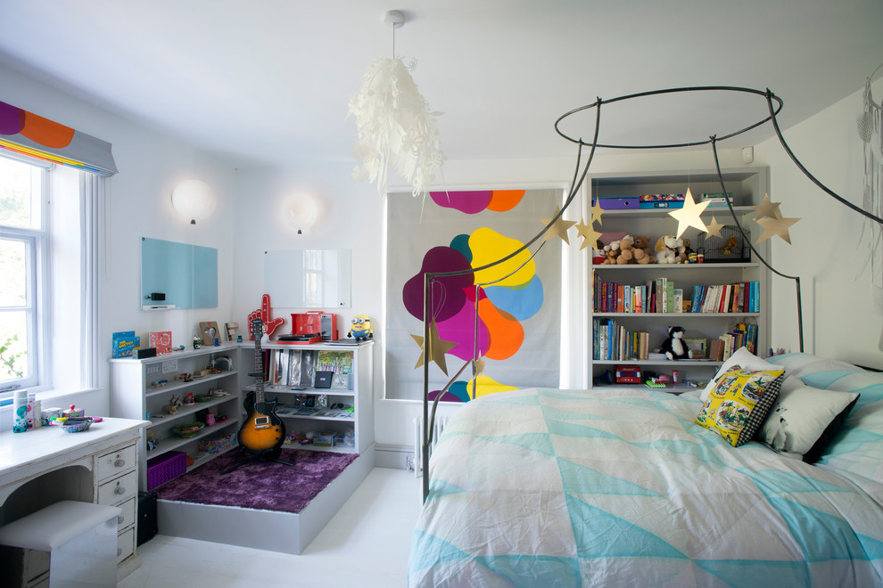 Источник вдохновения для домашнего уюта: детская в современном стиле с спальным местом и белыми стенами для ребенка от 4 до 10 лет, девочки