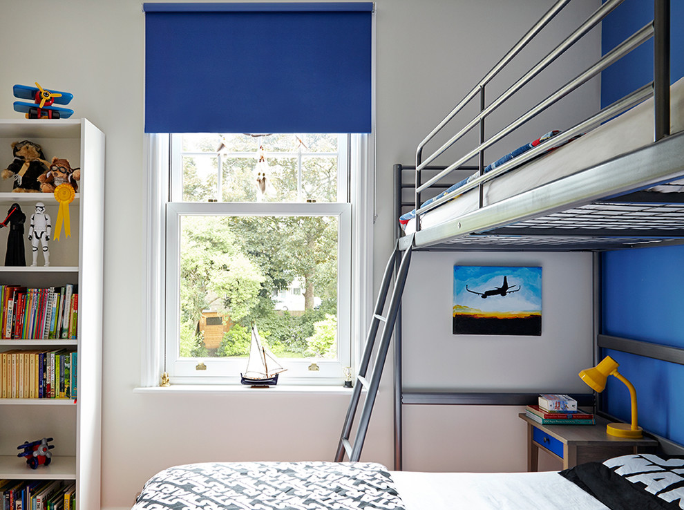 Стильный дизайн: детская среднего размера в стиле неоклассика (современная классика) с спальным местом и синими стенами для подростка, мальчика - последний тренд