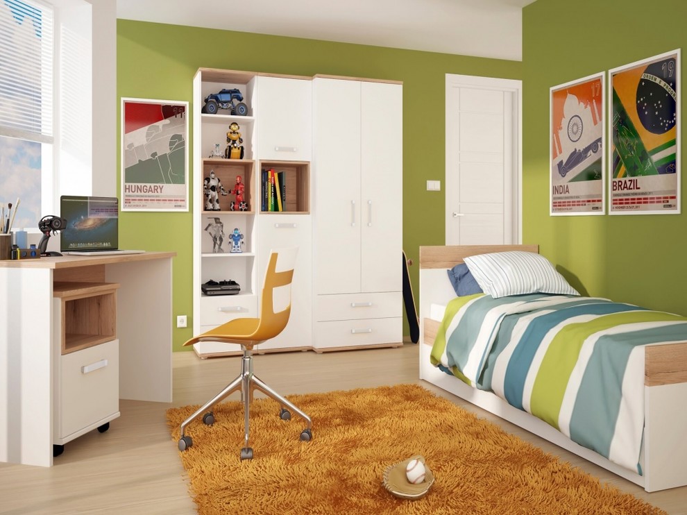 Aménagement d'une chambre d'enfant de 4 à 10 ans contemporaine avec sol en stratifié et un mur vert.