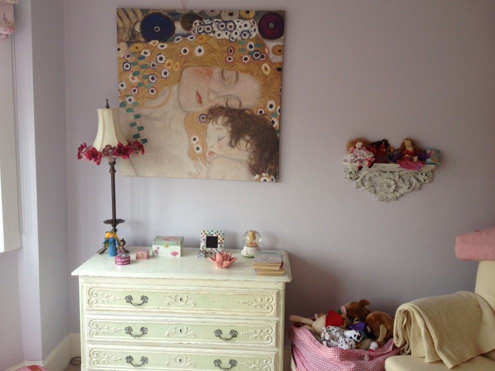 Inspiration for a country kids' room remodel in London