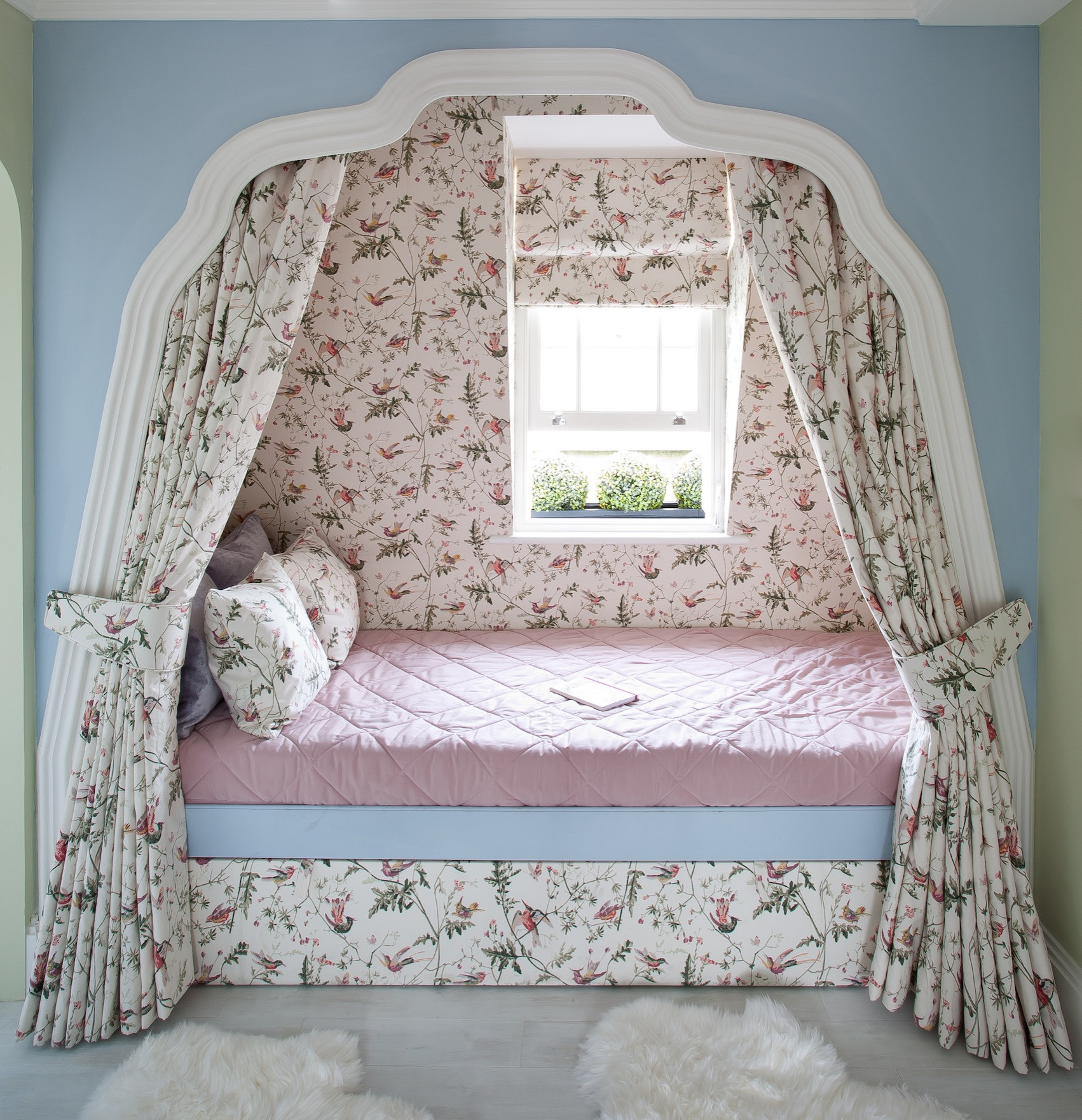 Teenage Girl Small Bedroom Houzz, How To Design A Teenage Girl S Small Bedroom