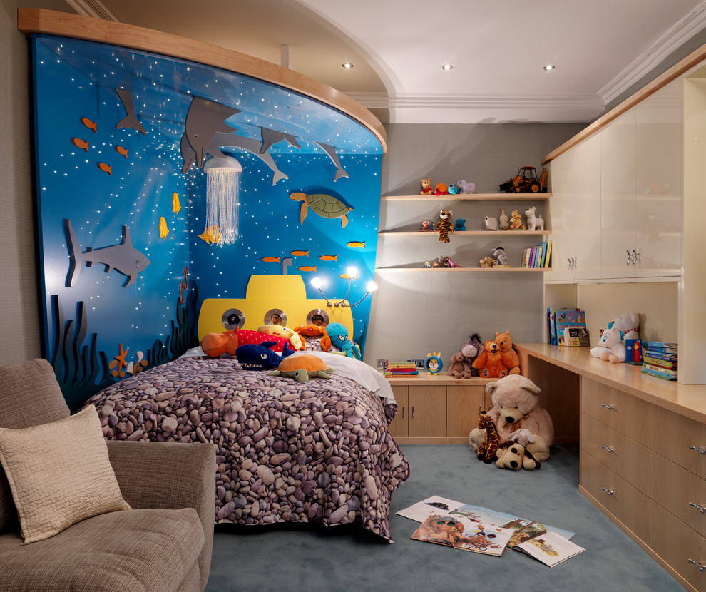 Exempel på ett mellanstort modernt barnrum kombinerat med sovrum, med heltäckningsmatta