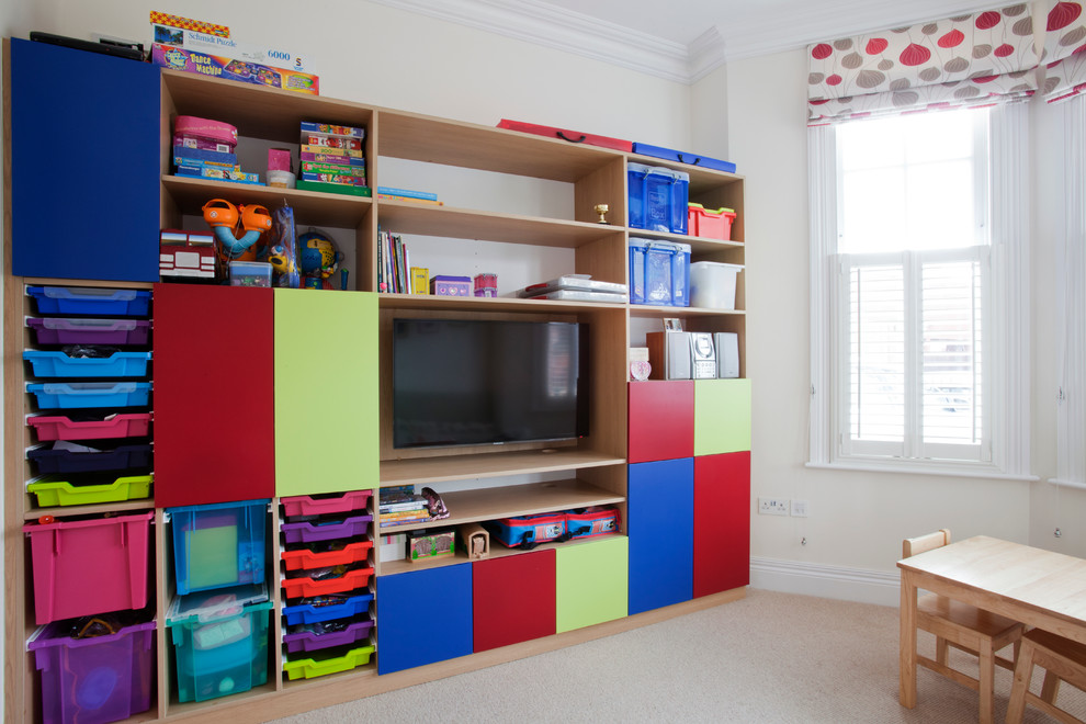 Imagen de dormitorio infantil de 4 a 10 años contemporáneo de tamaño medio con paredes blancas y moqueta