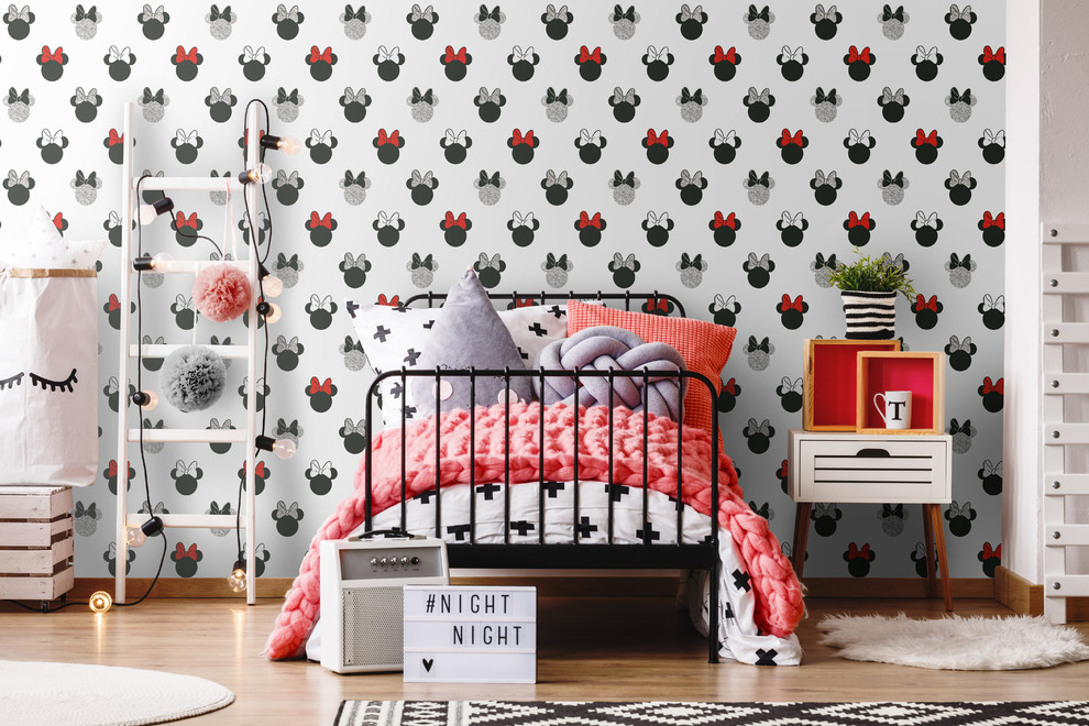 Immagine di un'ampia cameretta per bambini da 4 a 10 anni minimalista con pareti grigie, parquet chiaro e pavimento marrone