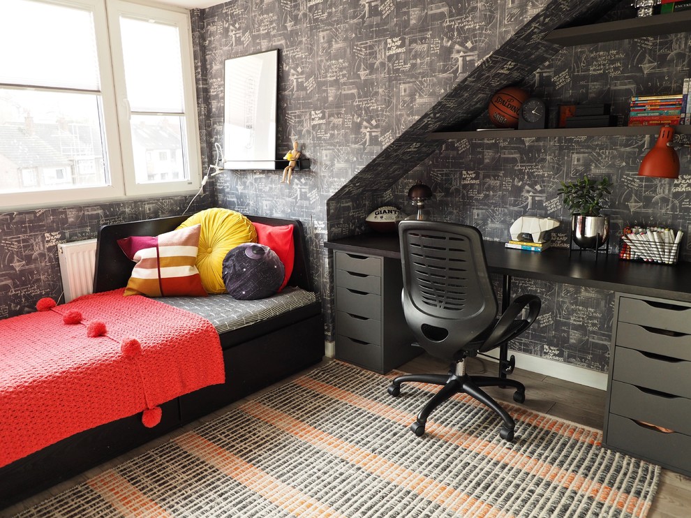 Photo of a small contemporary children’s room for boys in Edinburgh with black walls, laminate floors and brown floors.