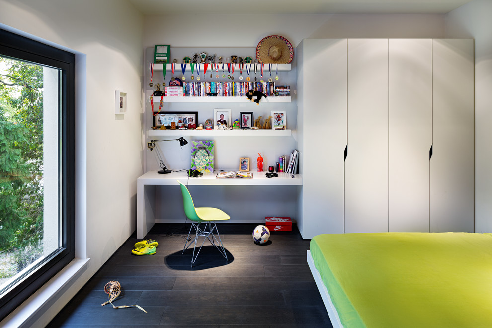Photo of a contemporary kids' bedroom in London.