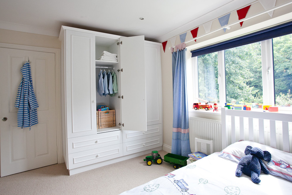 Inspiration for a traditional kids' bedroom for boys in Berkshire.