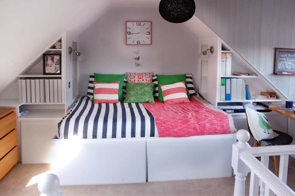 Foto de dormitorio infantil actual de tamaño medio con paredes grises y moqueta