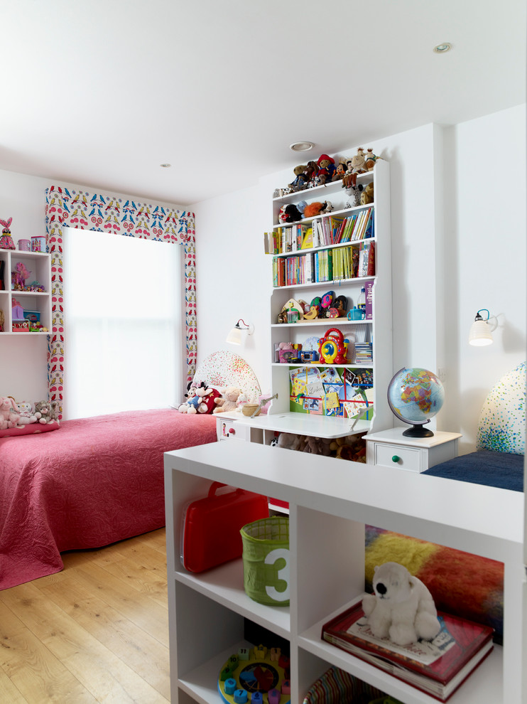 Design ideas for a traditional kids' bedroom in London.