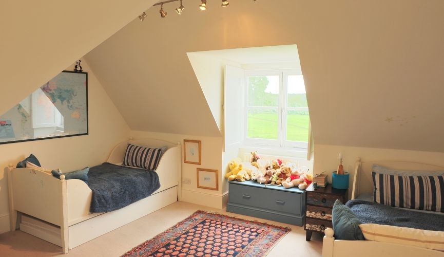 Photo of a traditional kids' bedroom in Berkshire.