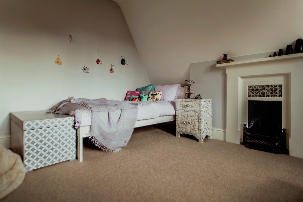 Design ideas for a medium sized classic children’s room for girls in Hampshire with grey walls and carpet.