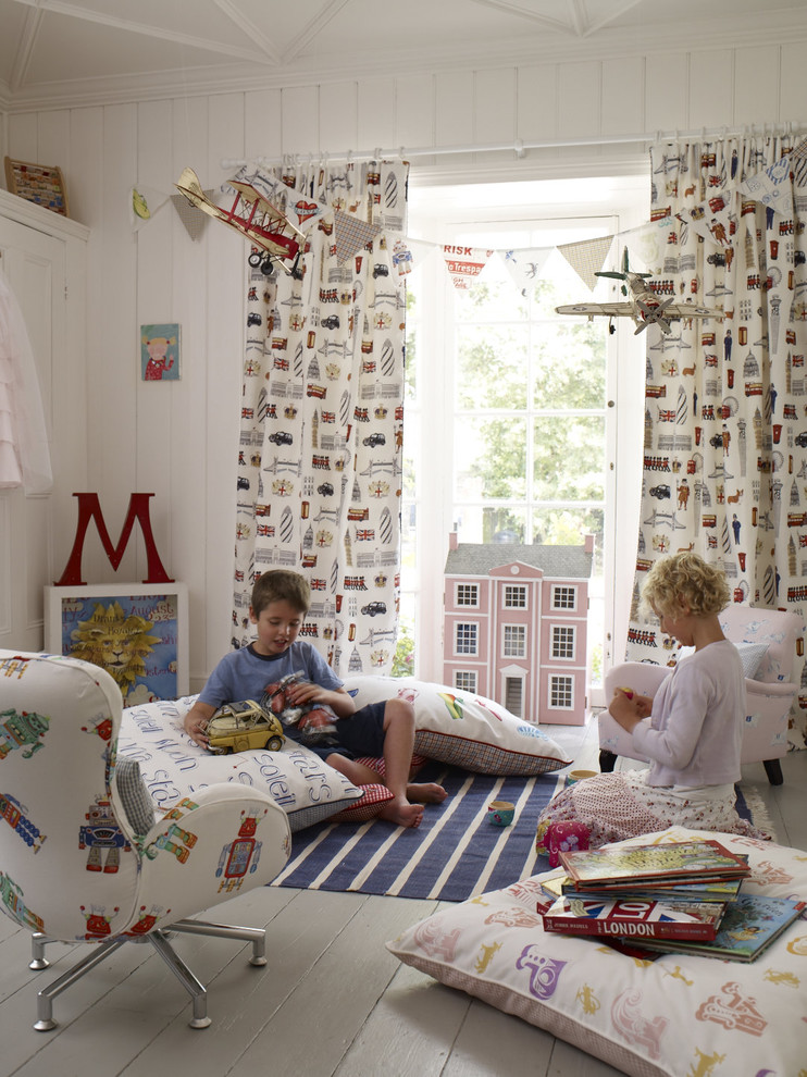 ハンプシャーにあるトラディショナルスタイルのおしゃれな子供部屋の写真